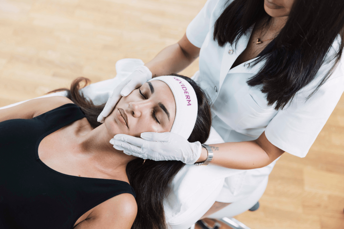 Aesthera Kosmetik und AROMEA Airdesign