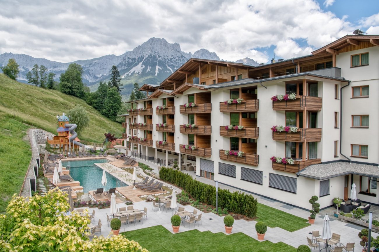 Hotel mit Pool und Berge