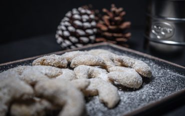 Vanillekipferl auf einem Blech: SO duften die Weihnachtsdüfte von AROMEA