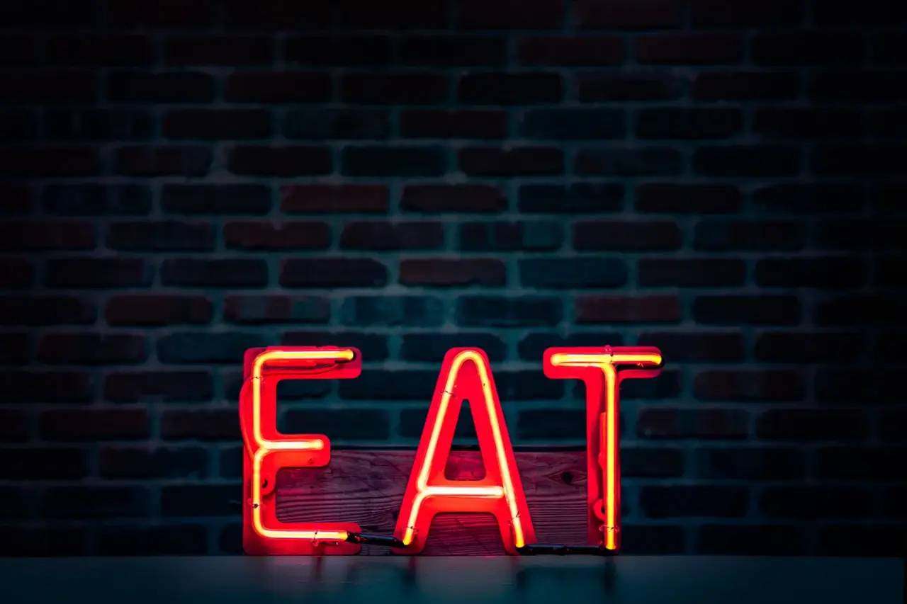 Neonaufschrift EAT